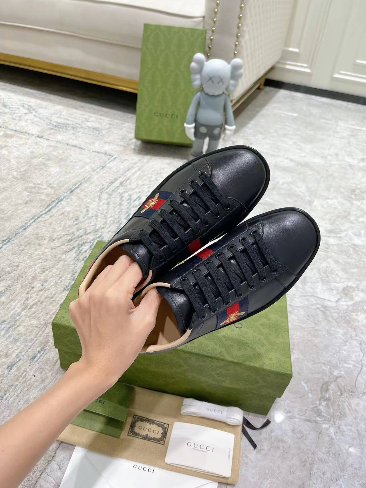 sneaker shoes Luxury shoes for men and women