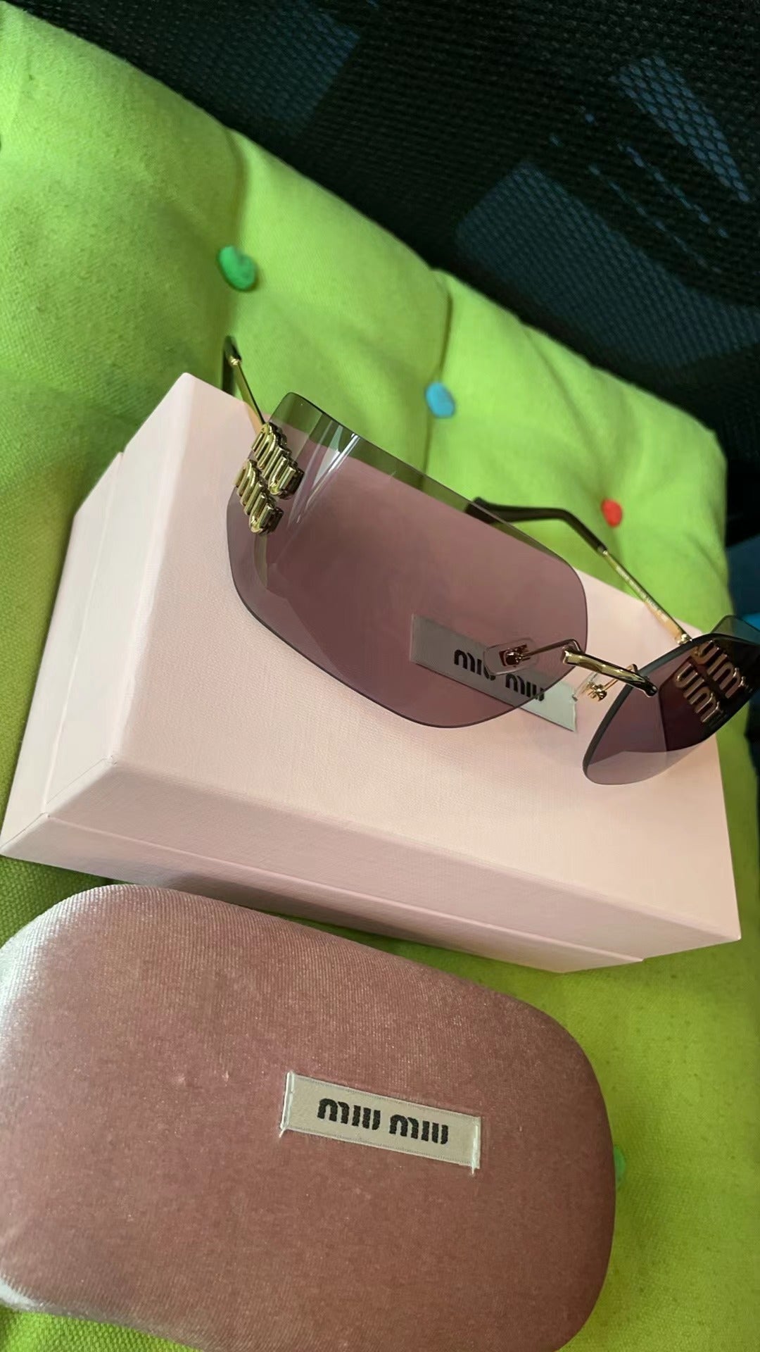 Men's and women's accessories sunglasses Miu